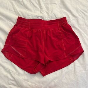 Barely worn Lululemon Hotty Hot High-Rise Lined Short 2.5"